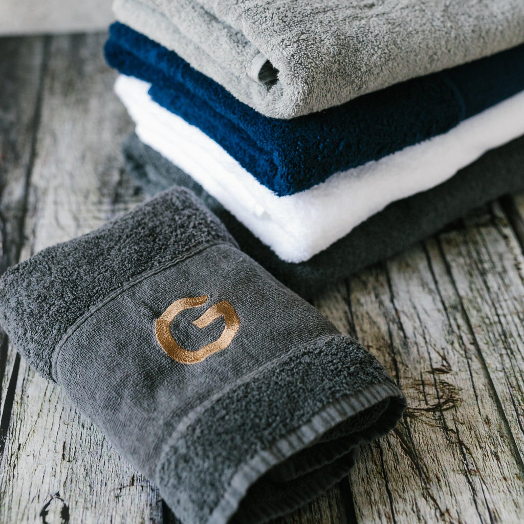 Personalisiertes Handtuch | Mein Namen mit Monogramm – bestickt Handtuch