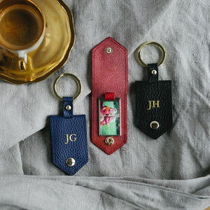 Schlüsselanhänger mit Foto und Prägung personalisiert | Mein Monogramm