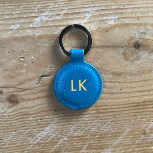 Schlüsselanhänger mit Prägung Türkis personalisiert | Mein Monogramm