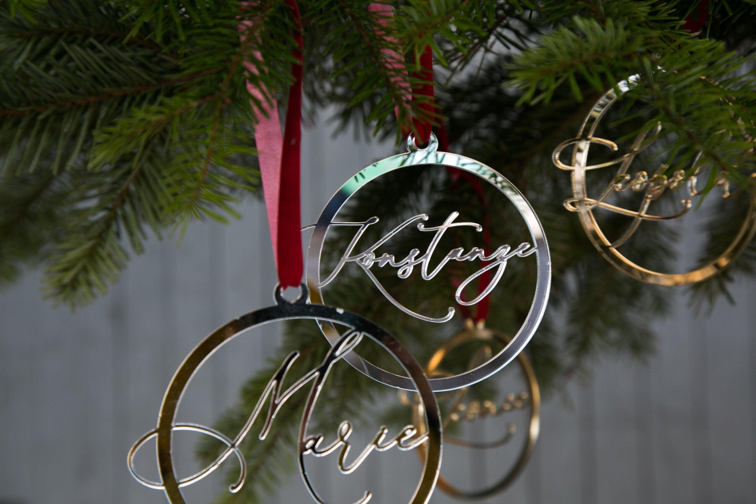 Personalisierter Weihnachtsbaumanhänger aus Acryl – Mein Monogramm
